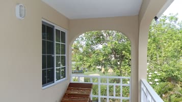 Dagelijks uitgebreid ontbijt (USD 12.00 per persoon)