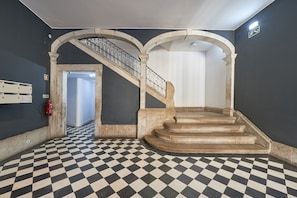 Interior entrance - Lisbon Five Stars Apartments Combro 7 (Lisbon)