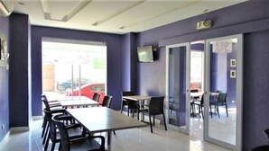 Dining - ZEN Rooms Malate Nakpil (Manila)