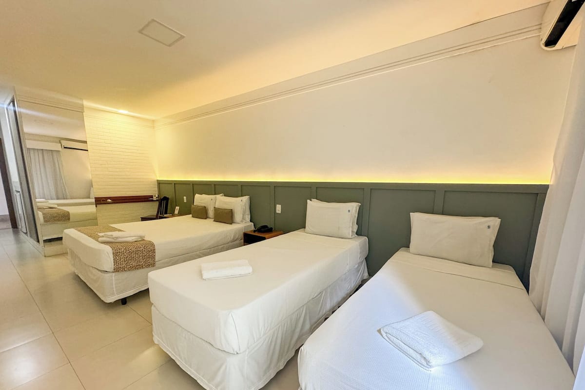 Kahden hengen standard-huone | Minibaari, kannettavalle tietokoneelle sopiva työtila, pimennysverhot