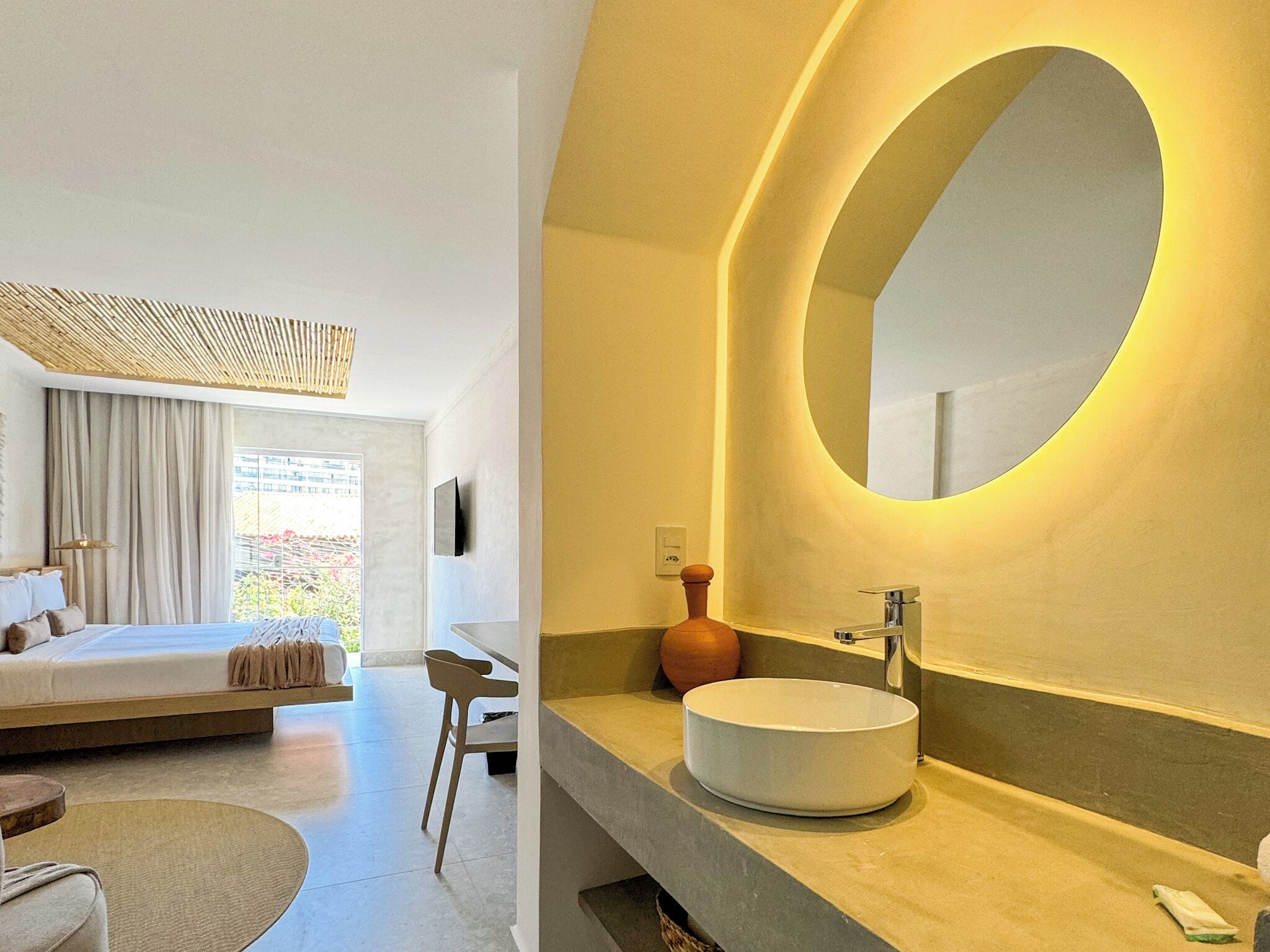 luxury suite, ensuite | 4 bedrooms, minibar, laptop workspace, blackout curtains