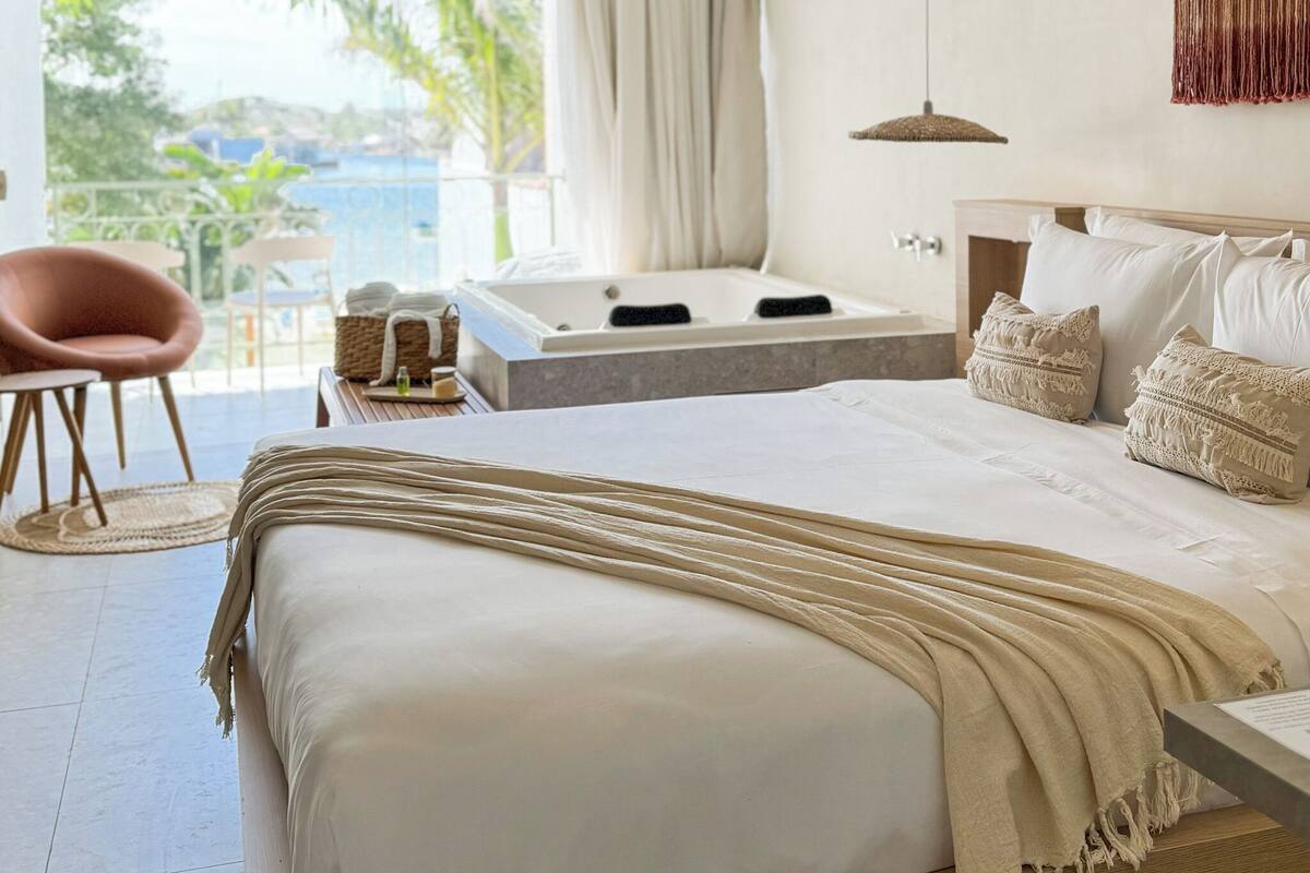 premium suite, jetted tub | 4 bedrooms, minibar, laptop workspace, blackout curtains