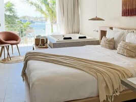 Premium-Suite, Whirlpool | Minibar, laptopgeeigneter Arbeitsplatz, Verdunkelungsvorhänge