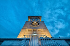 Premium studio suite, 1 tweepersoonsbed, uitzicht op rivier, in toren | Verduisterende gordijnen, geluiddichte muren