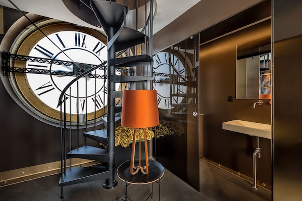 Suite estudio Premium, 1 cama matrimonial, vista al río, torre | Baño | Regadera, regadera tipo lluvia, amenidades de baño gratuitas