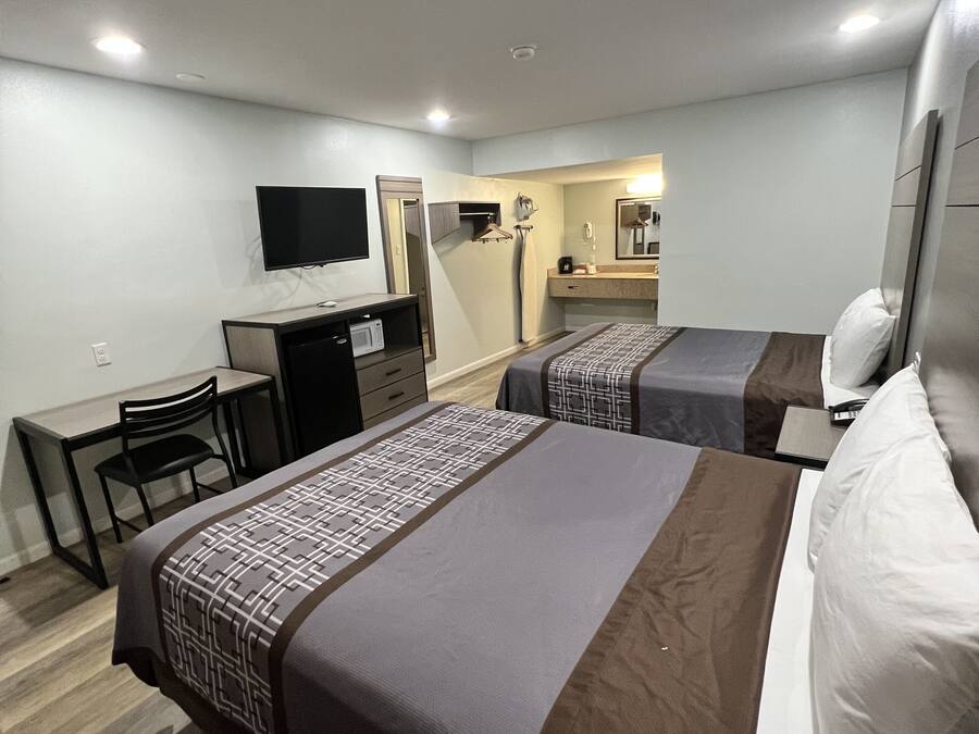 Bügeleisen/Bügelbrett, kostenloses WLAN, Bettwäsche