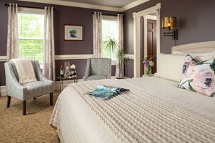 Room, 1 King Bed, Private Bathroom | Individually decorated, individually furnished, iron/ironing board