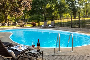 Outdoor pool, pool loungers - The Jacqueline House of Wilmington (New Wilmington)
