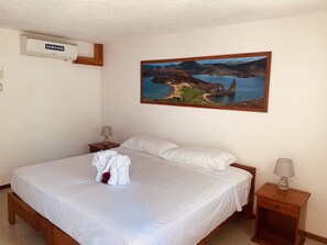 Double Room | Desk, blackout drapes, free WiFi, bed sheets - White House Galapagos (Puerto Ayora)