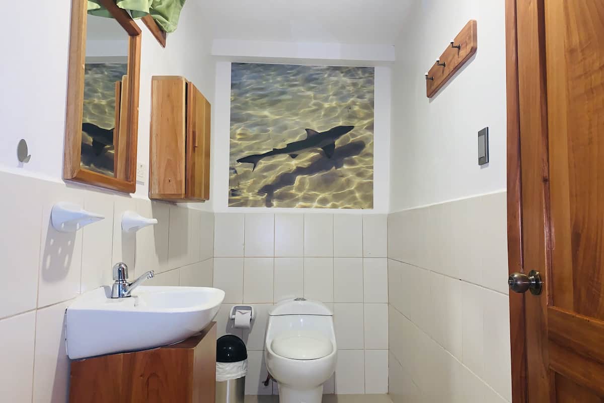 double room | desk, blackout curtains, free wifi, bed sheets