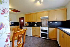 Cottage, 3 Bedrooms, Sea View, Sea Facing (Lighthouse Cottage 1)