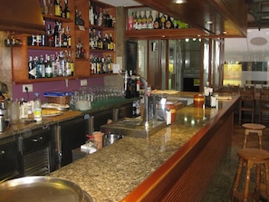Bar (on property) - Hostal Linar (A Coruña)