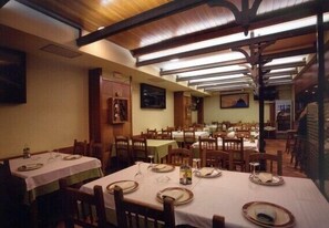 Phục vụ bữa sáng, bữa trưa, bữa sáng muộn cuối tuần, món ăn Brazil 