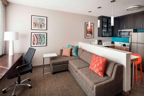 Suite, 1 Bedroom | Living area