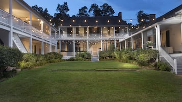 Dick's Suite | Property grounds