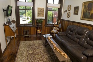 Habitación individual Deluxe, 1 habitación, no fumadores, vistas a la ciudad | Zona de estar | Una televisión de pantalla plana