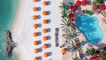 Piscine extérieure, cabanas gratuites, parasols