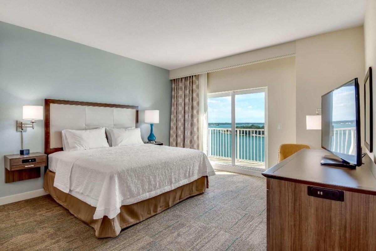 In-room safe, desk, laptop workspace, cribs (free)