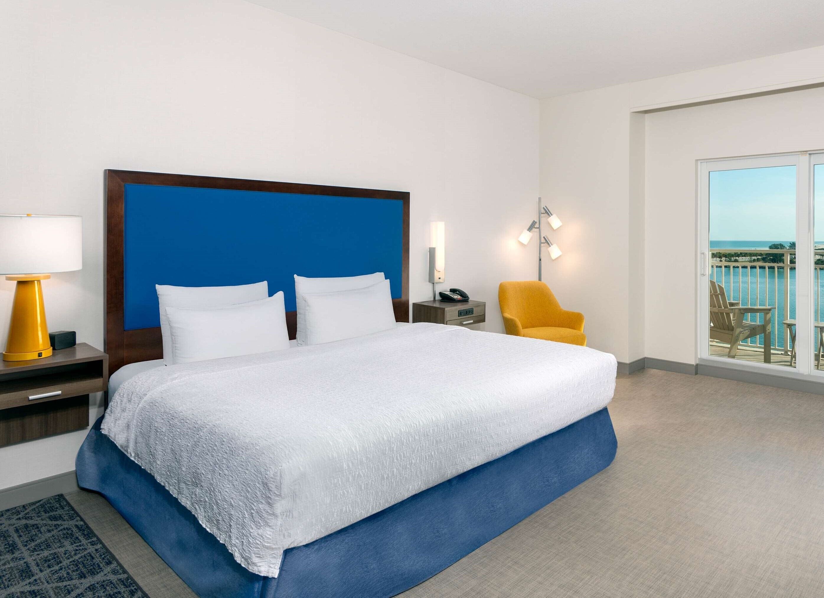 Monolocale, 1 letto king, accessibile ai disabili, vista spiaggia (w/ Bathtub) | Una cassaforte in camera, una scrivania, postazione laptop