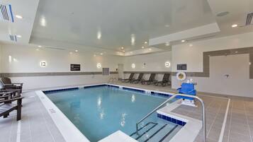 Innendørsbasseng