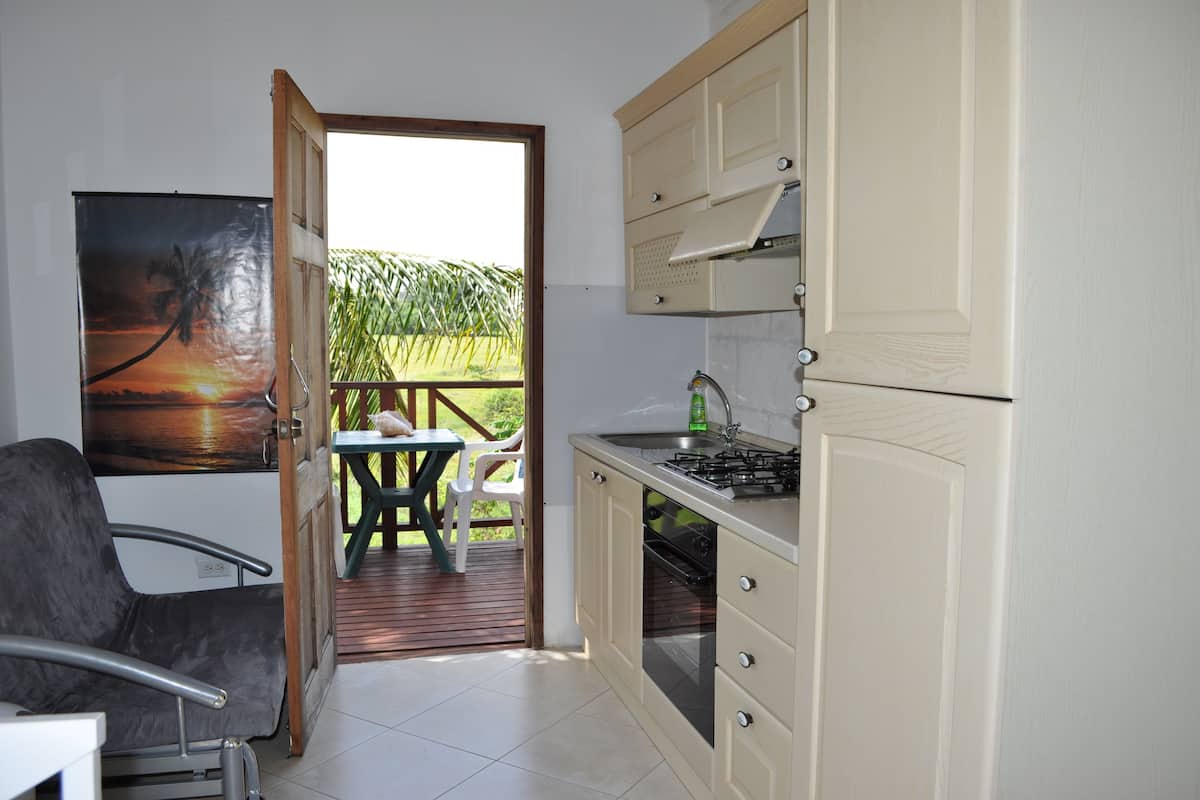 studio, garden view (white coconut) | private kitchen | full-sized fridge, oven, stovetop, coffee/tea maker