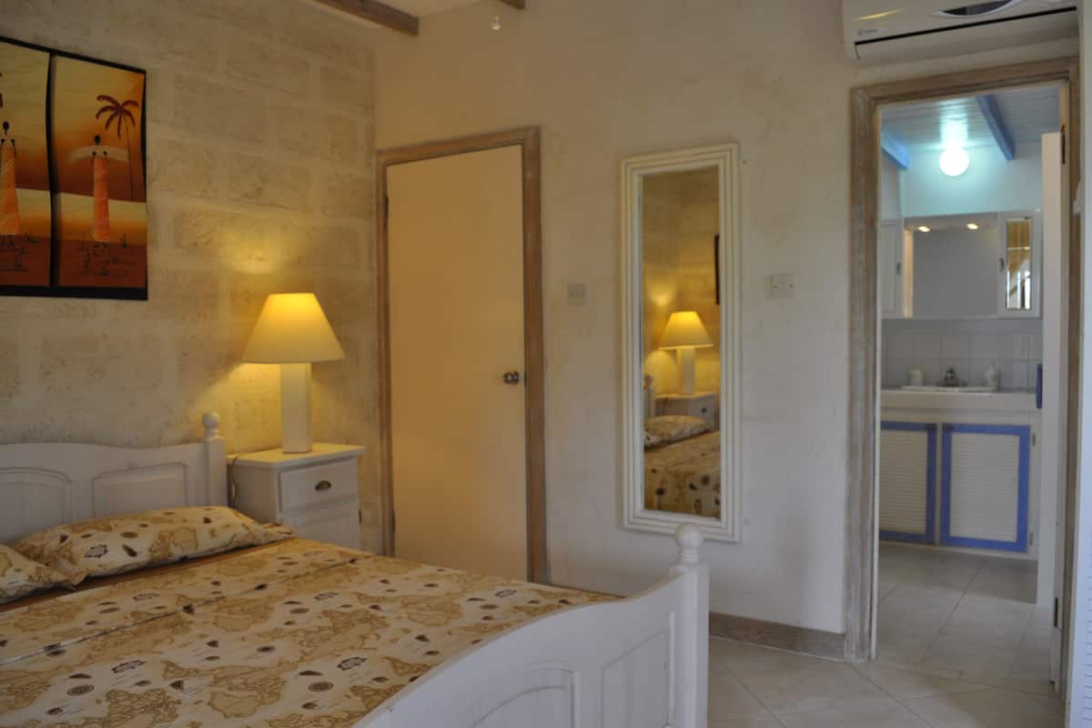 studio, garden view (white coconut) | in-room safe, desk, iron/ironing board, cots/infant beds