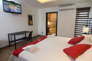 Standard Room, Pool View, Poolside | In-room safe, soundproofing, free WiFi - Hotel El Faro (Taxisco)
