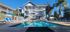 Outdoor pool, sun loungers
