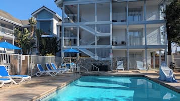 Außenpool, Liegestühle