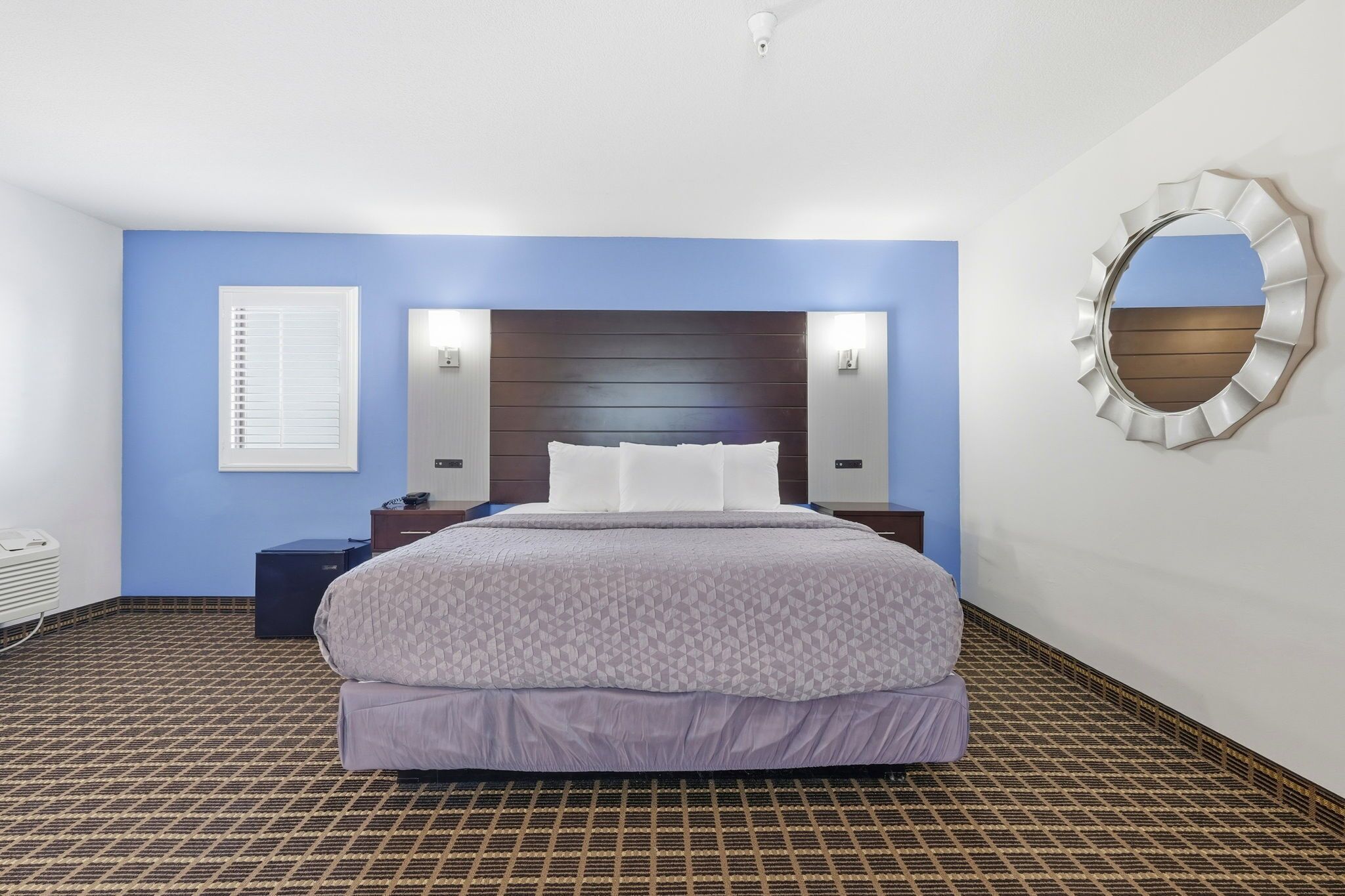 デスク、遮光カーテン、アイロン / アイロン台、WiFi (無料)