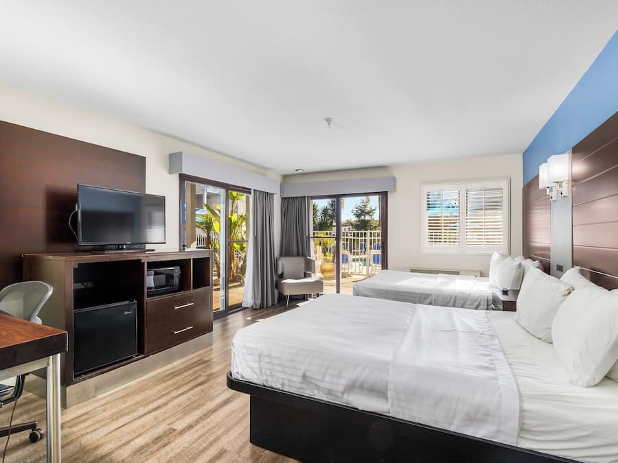 Standardzimmer, 2 Queen-Betten, Kühlschrank und Mikrowelle