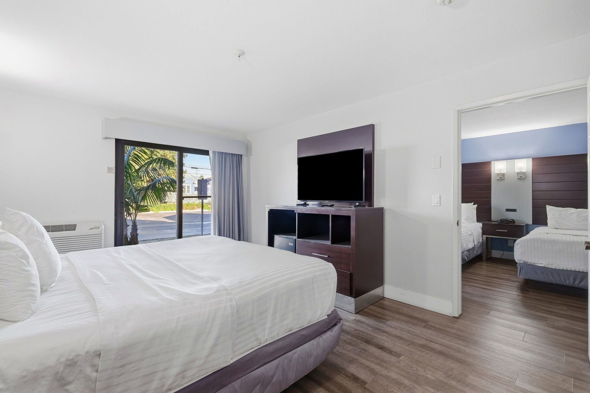 Superior Room, 1 Queen Bed, Refrigerator & Microwave | Desk, blackout drapes, iron/ironing board, free WiFi