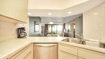 Standard Apartment, 2 Bedrooms, Ocean View | Private kitchen