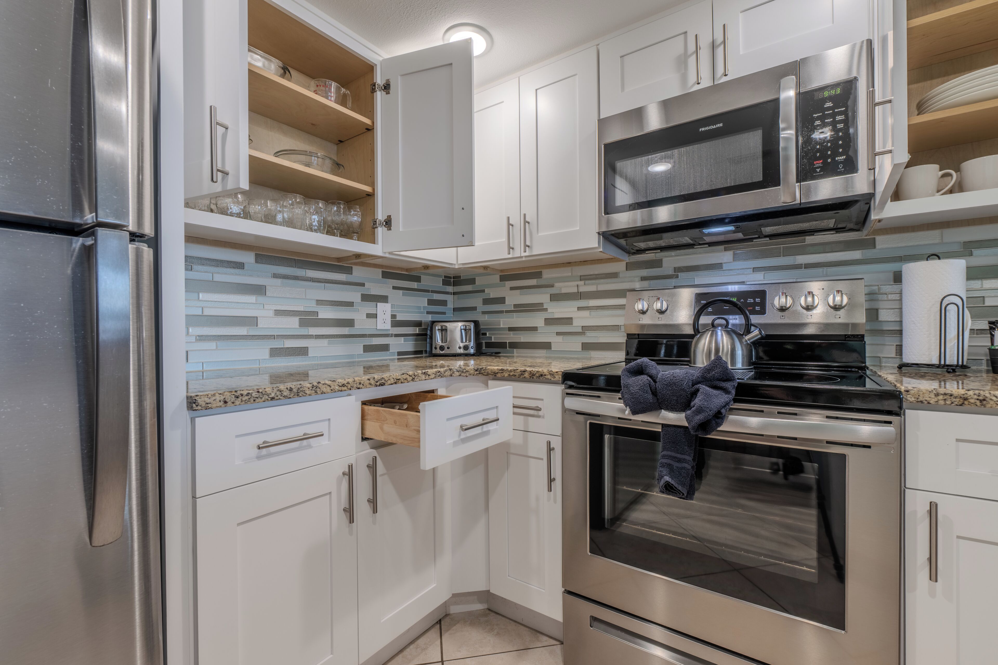 Standard Apartment, 2 Bedrooms, Ocean View | Private kitchen | Coffee/tea maker, fridge, microwave, oven