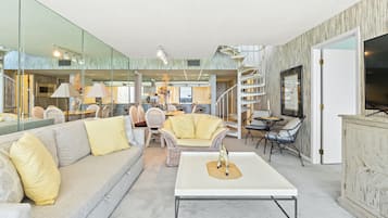 Condo, 3 habitaciones, vista al océano (2-1203) | Área de sala de estar | Televisión