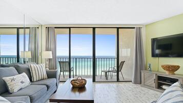 Condo, 2 phòng ngủ, quang cảnh biển | Khu phòng khách | TV