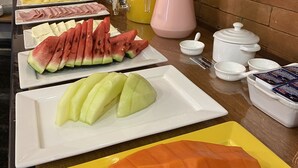 A breakfast buffet with various fruits, juices, and condiments. - Hotel Diamante (São Paulo)