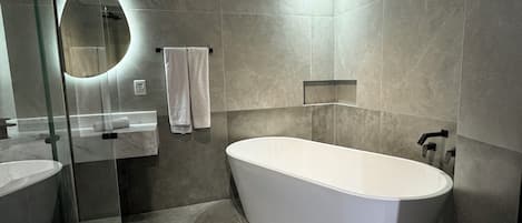 Deluxe Room | Bathroom | Hair dryer, towels