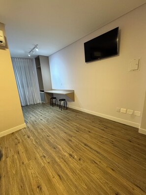 Deluxe Room | Minibar, desk, laptop workspace, free WiFi - Hotel Diamante (São Paulo)