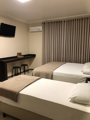 Executive Twin Room | Minibar, desk, laptop workspace, free WiFi - Hotel Diamante (São Paulo)