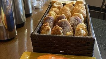 Free daily buffet breakfast