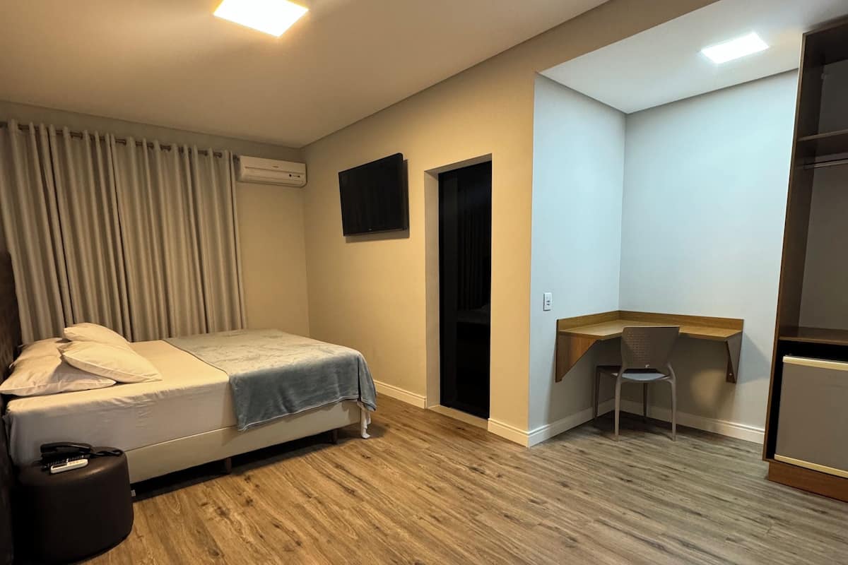 Executive tweepersoonskamer | Een minibar, een bureau, een laptopwerkplek, gratis wifi