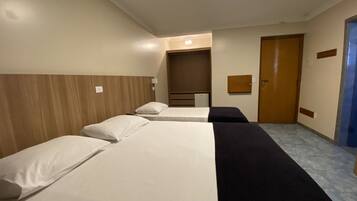 Minibar, desk, laptop workspace, free WiFi