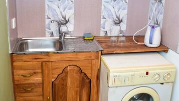 Standard Double Room | Private kitchenette | Coffee/tea maker, electric kettle