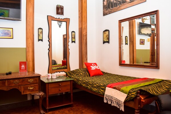 Standard Double Room | Desk, iron/ironing board, free WiFi