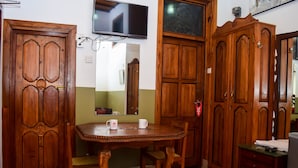 Standard Double Room | In-room dining - ZEN Rooms Sellamuttu Avenue Colombo 3 (Colombo)