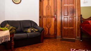Standard Double Room | Living area - ZEN Rooms Sellamuttu Avenue Colombo 3 (Colombo)