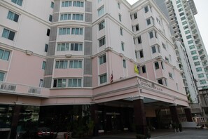 Front of property - ZEN Rooms Bangchak (Bangkok)