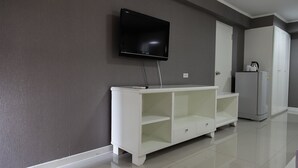Superior Double Room | Room amenity - ZEN Rooms Bangchak (Bangkok)