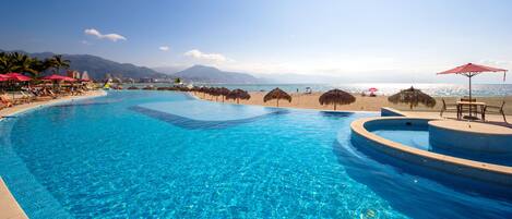 4 piscinas al aire libre